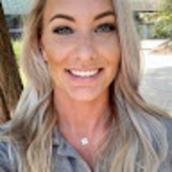 Meet your Posher, Stephanie - Picture 1 of 1